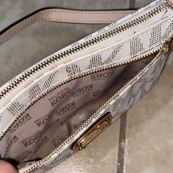 Michael Kors Cream and Gold Shoulder Bag - Picture 7 of 7